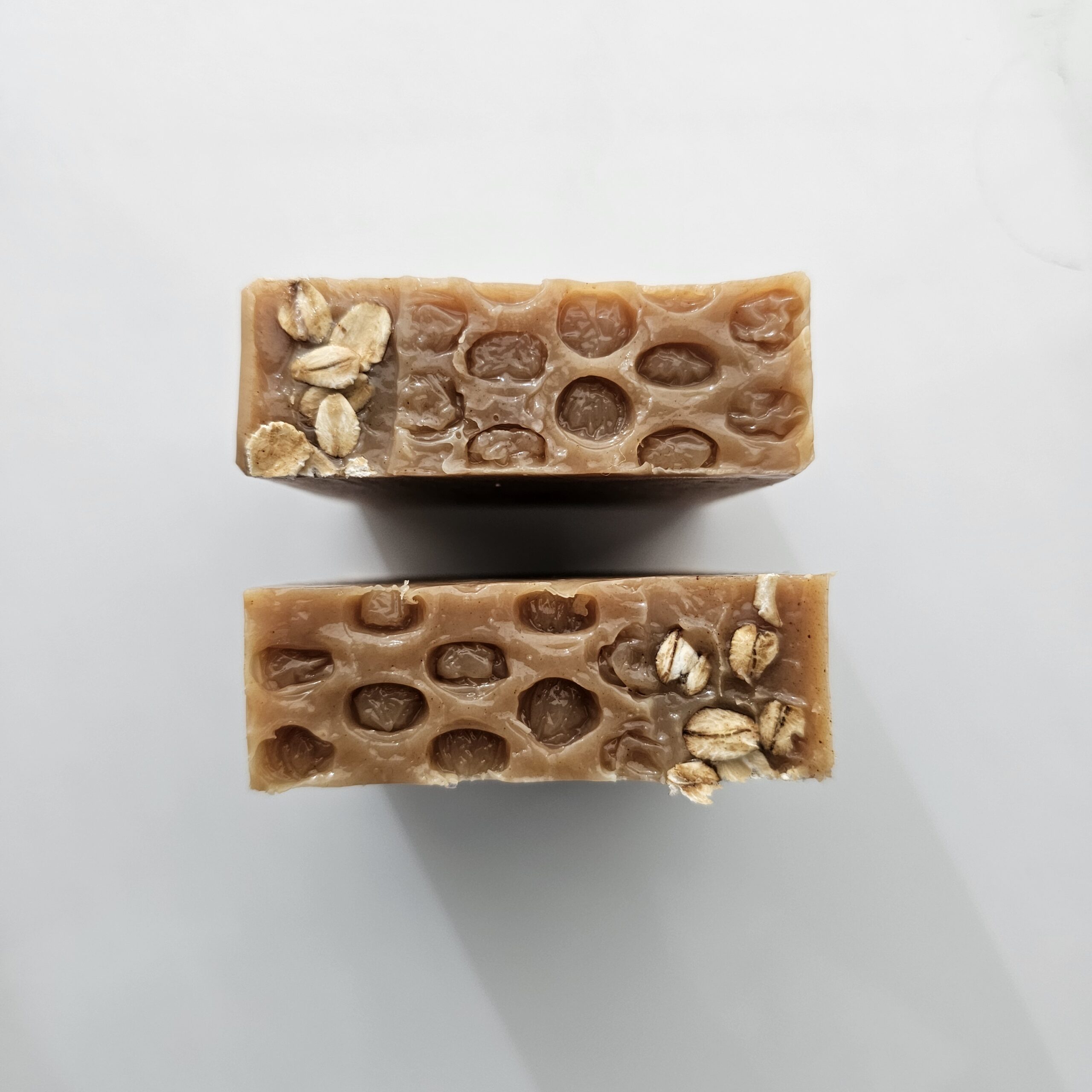 Oats, honey and turmeric- Scented soap- top view